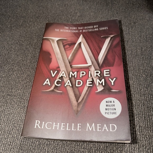 Other - Vampire Academy by Richelle Mead - Paperback 2007 Box B